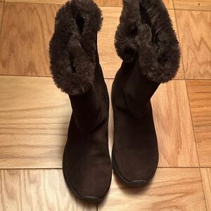 Sketchers Brown Fur-Lined Women's Boots